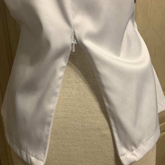 Gorgeous white top made in South America - Picture 6 of 10